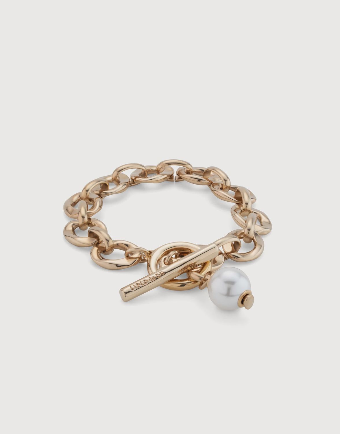 Large link gold chain bracelet with pearl