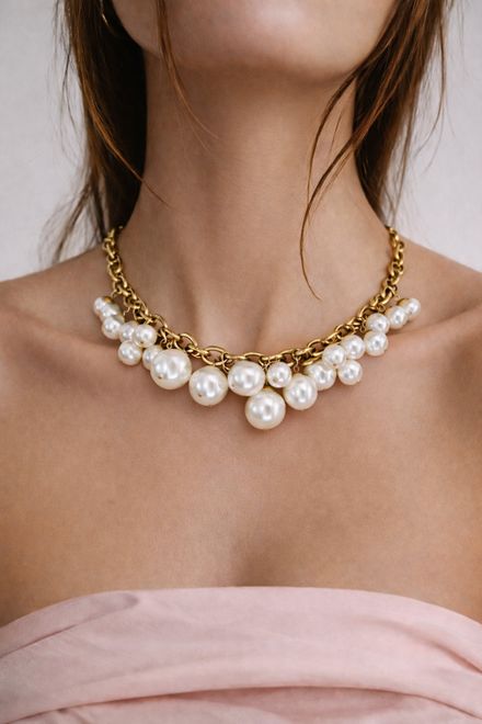 DK Chanelia gold and pearl necklace