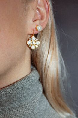 DK Mitzi gold stud pearl earrings