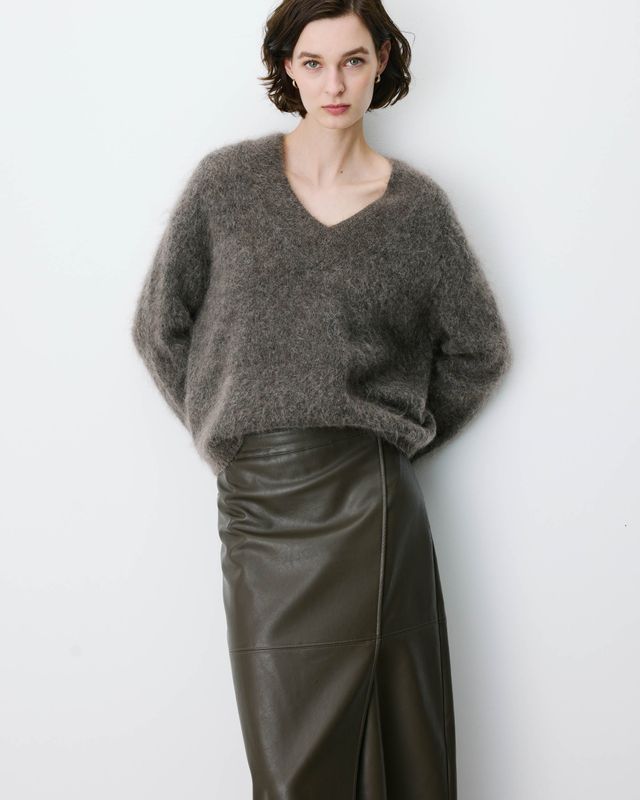 Adorable v-neck jumper taupe