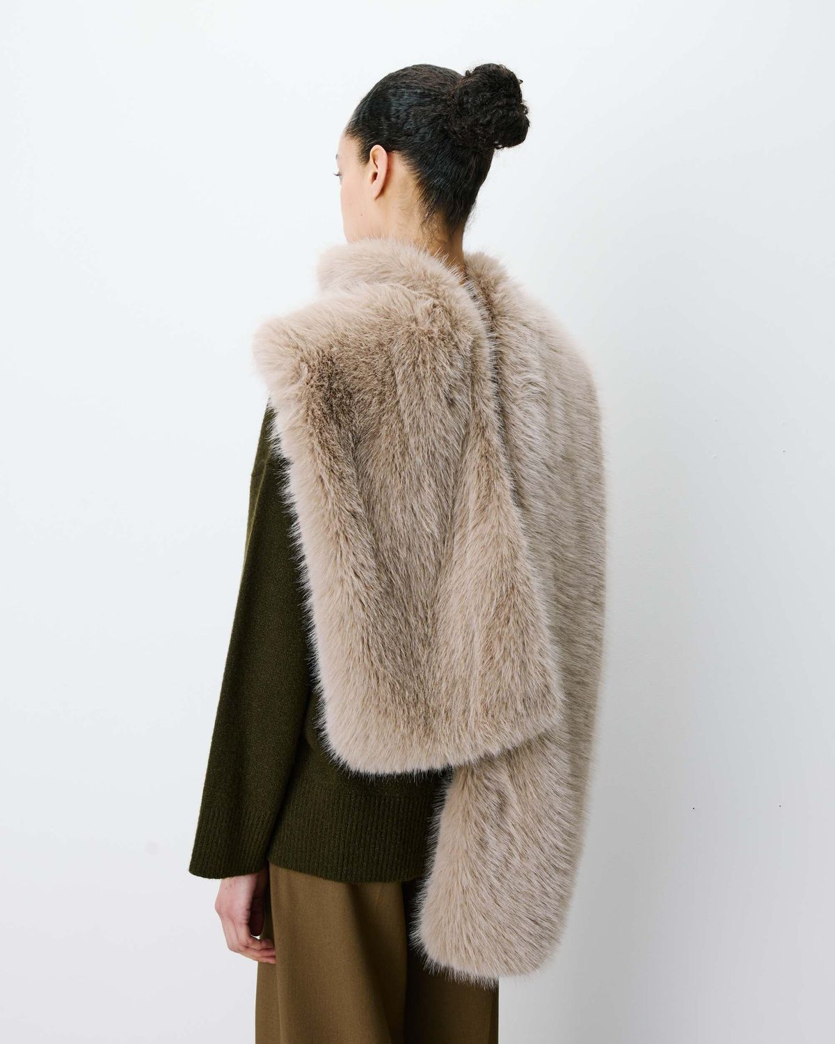Amina faux fur scarf taupe
