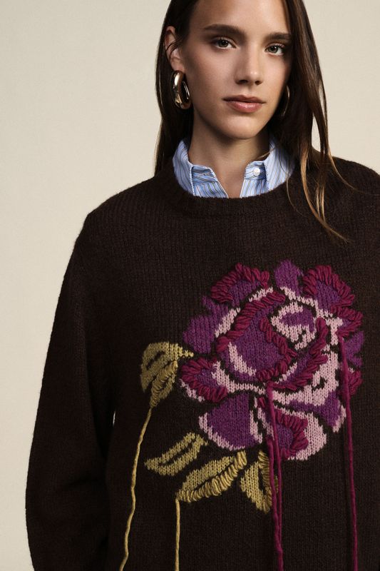 Oversized round neck jumper brown with purple detail