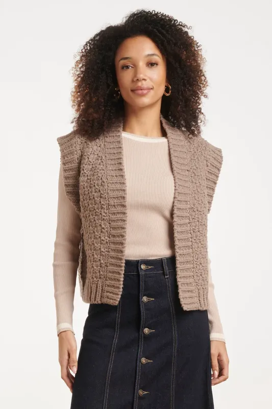 Knitted gilet taupe