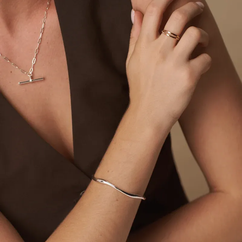 Fine wave bangle silver