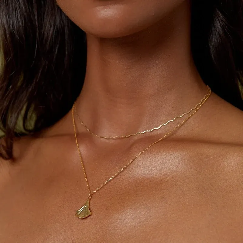Fine wave chain necklace gold