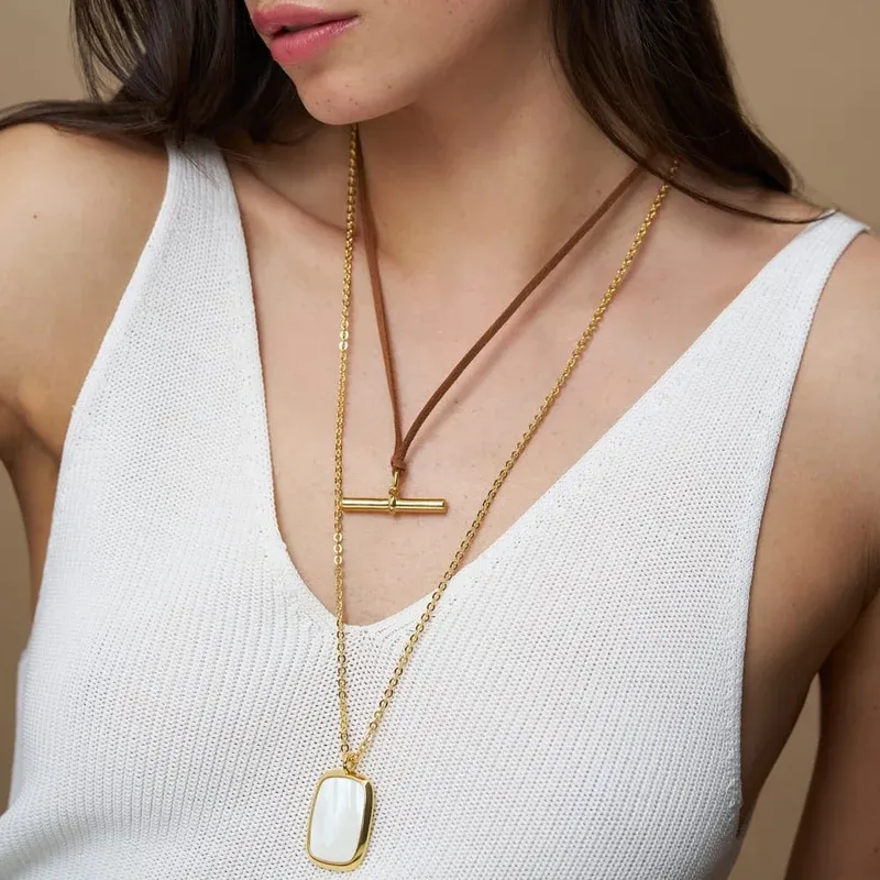 Statement resin pendant necklace gold