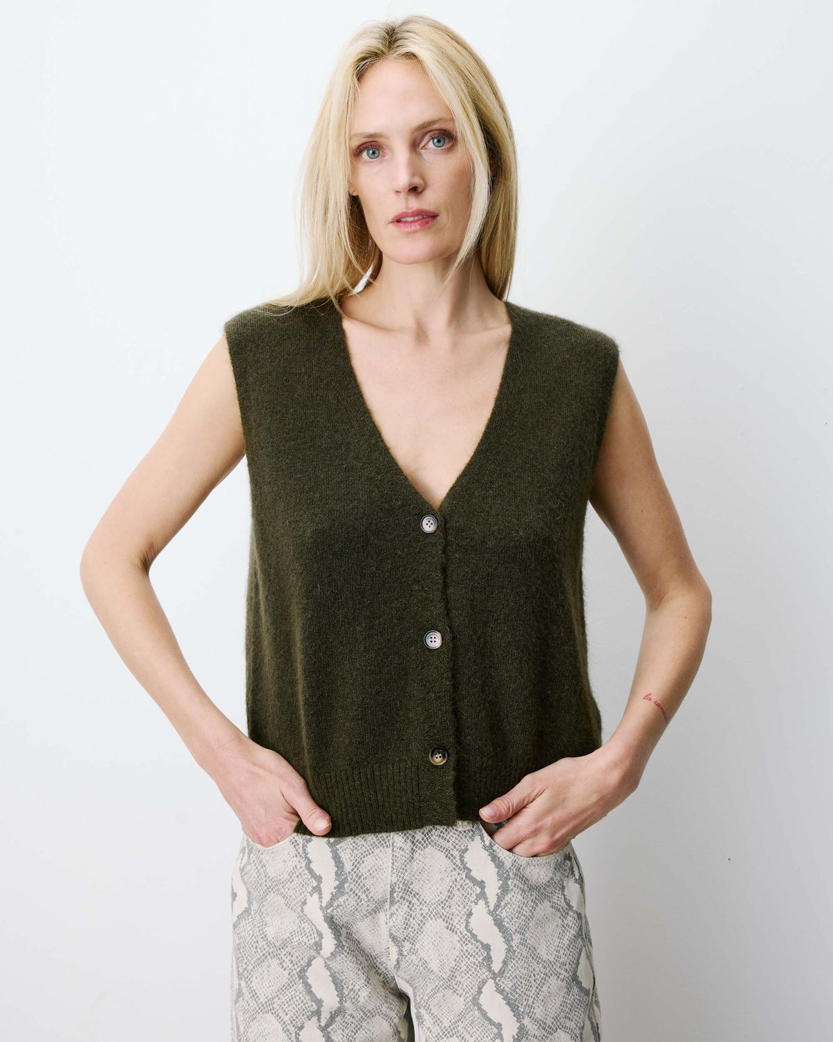Nars sleeveless cardigan khaki green