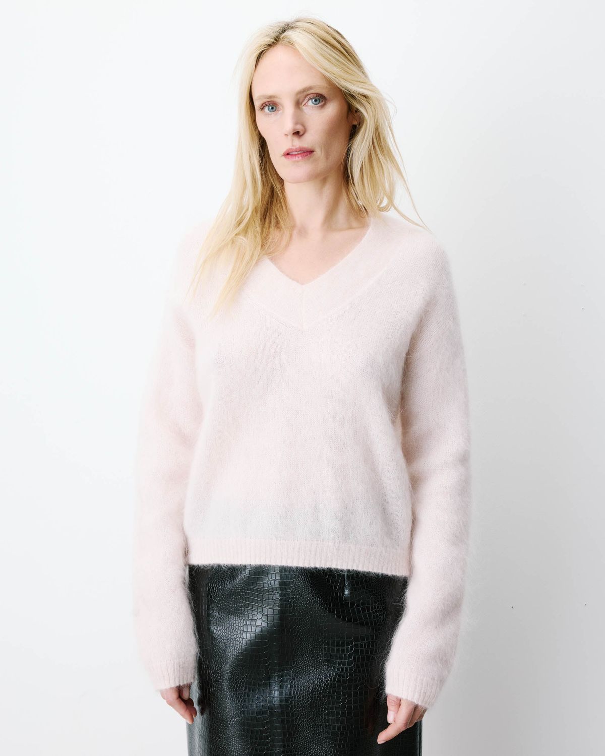 Adorable v-neck jumper nude pink