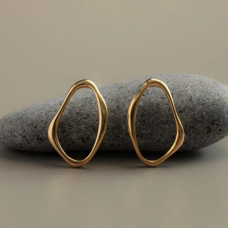 Open organic oval earrings gold