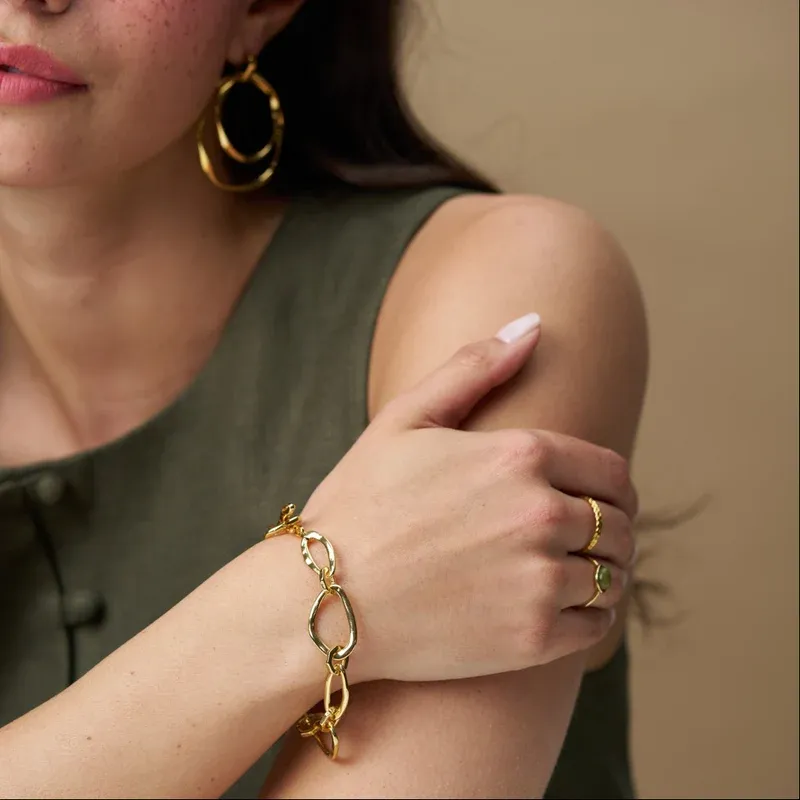 Organic oval link T-bar bracelet gold