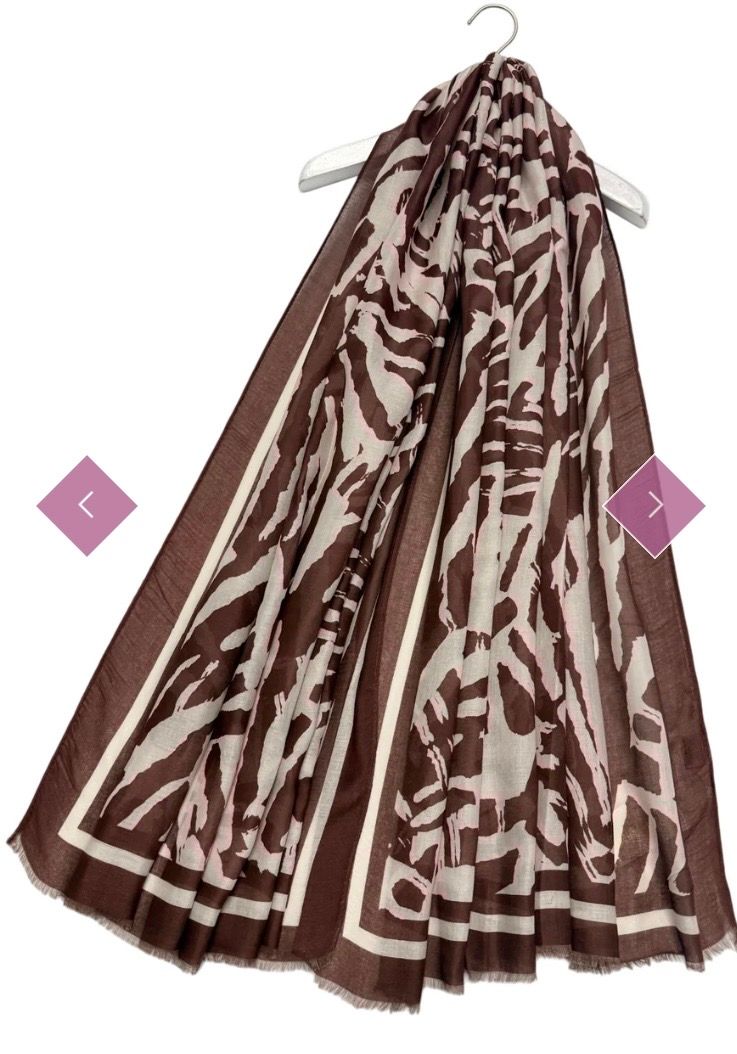 Graphic print scarf brown and cream