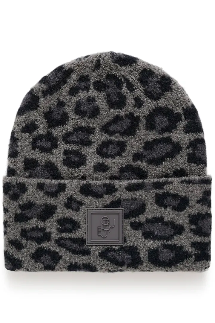 Merva knitted hat grey leopard print