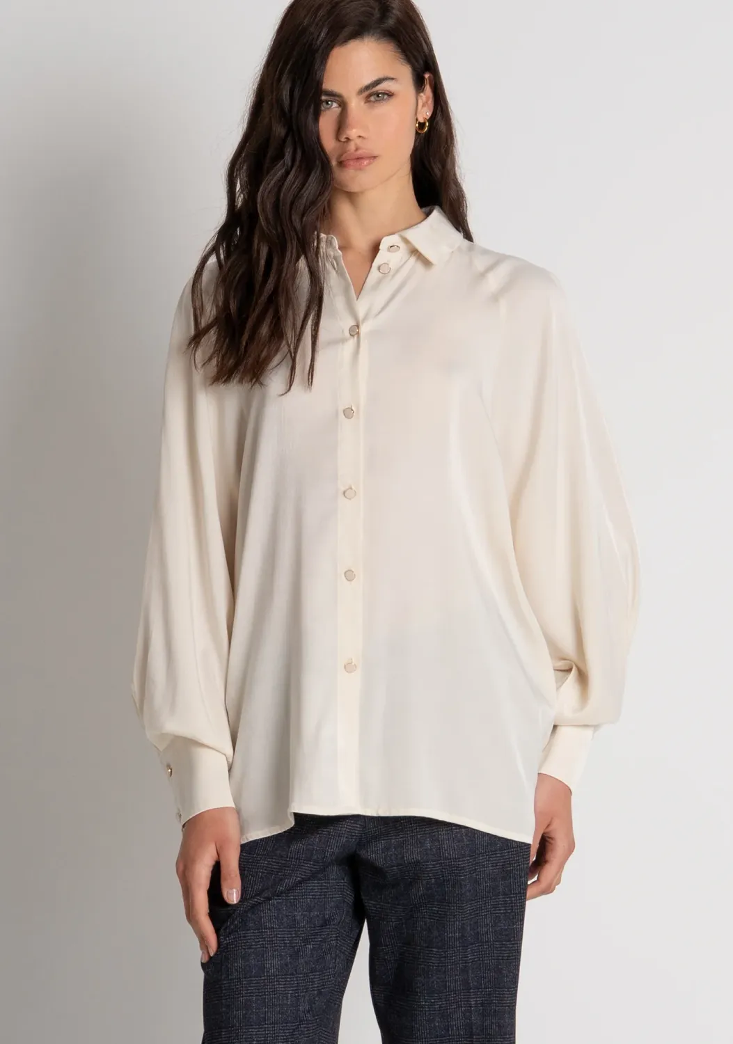 Shirt with raglan sleeves cream
