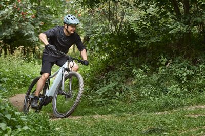 Vélo électriques montagne - simple suspension