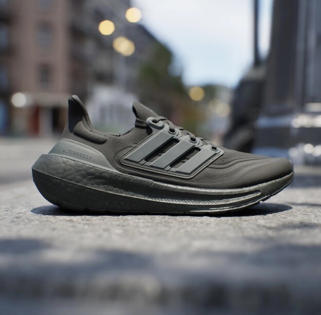 Adidas ULTRABOOST LIGHT All BLACK 