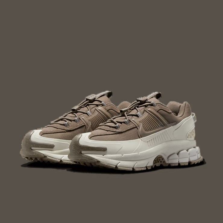 Nike Zoom Vomero 5 Brown
