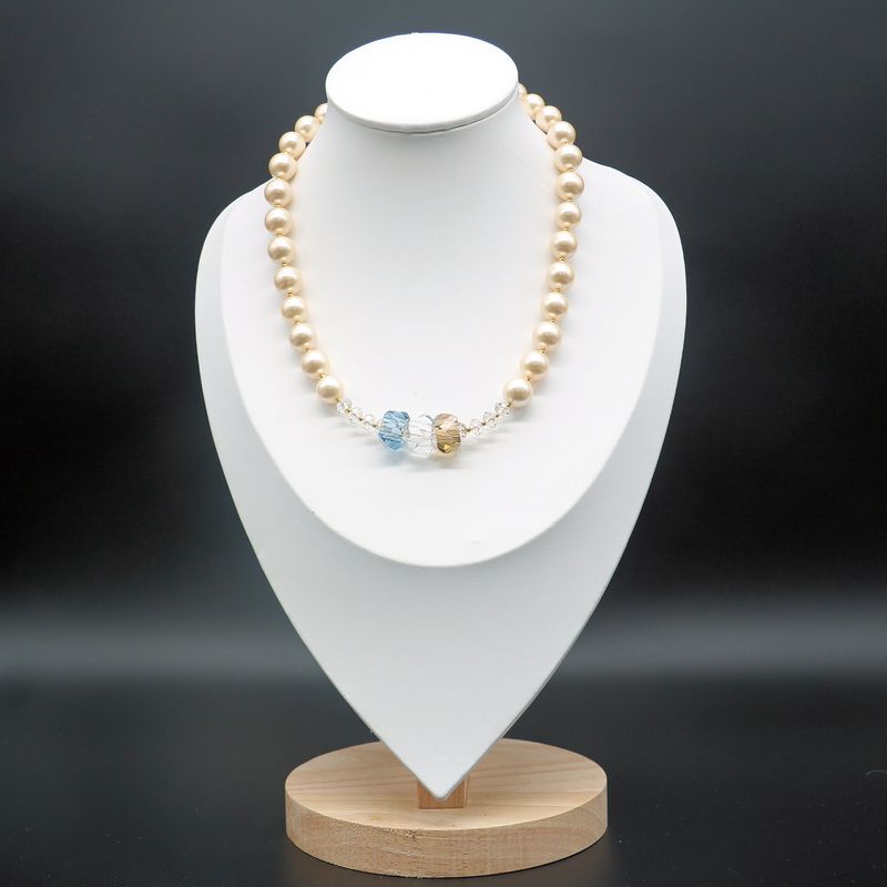 Exquisites Collier mit Swarovski-Steinen und Shellperlen