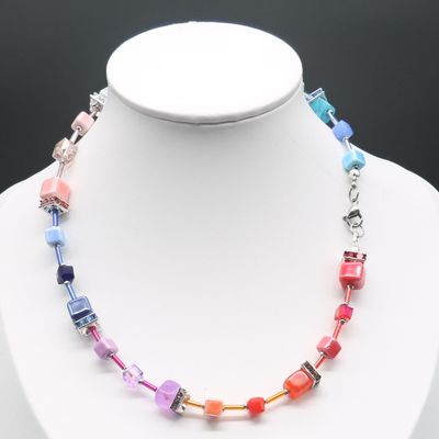 Fröhlich buntes Collier mit Keramiksteinen und Swarovski
