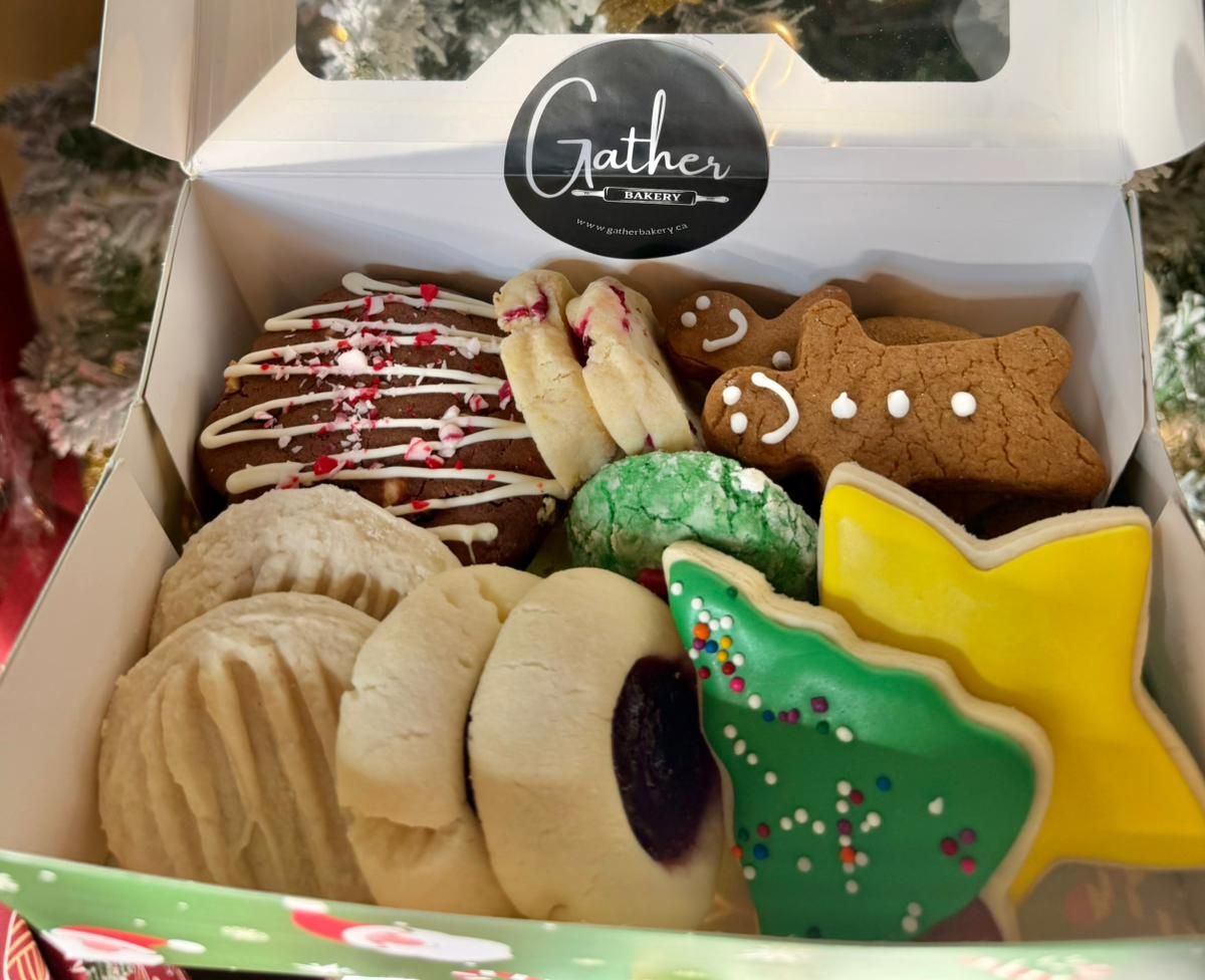 Medium Christmas Cookie Box - 18 cookies