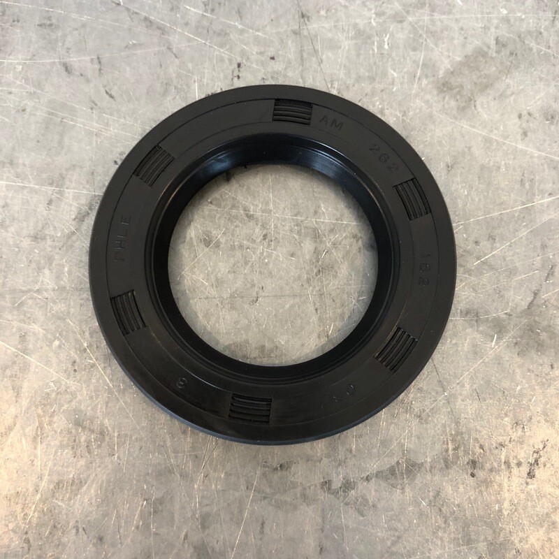 Oil seal for 203 x 40 and 200 x 50 Peak hub / drum (pre 2011)