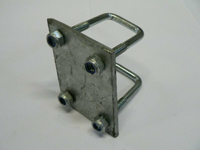 Boat trailer crossmember clamp for 40mm x 40mm post (angled plate)