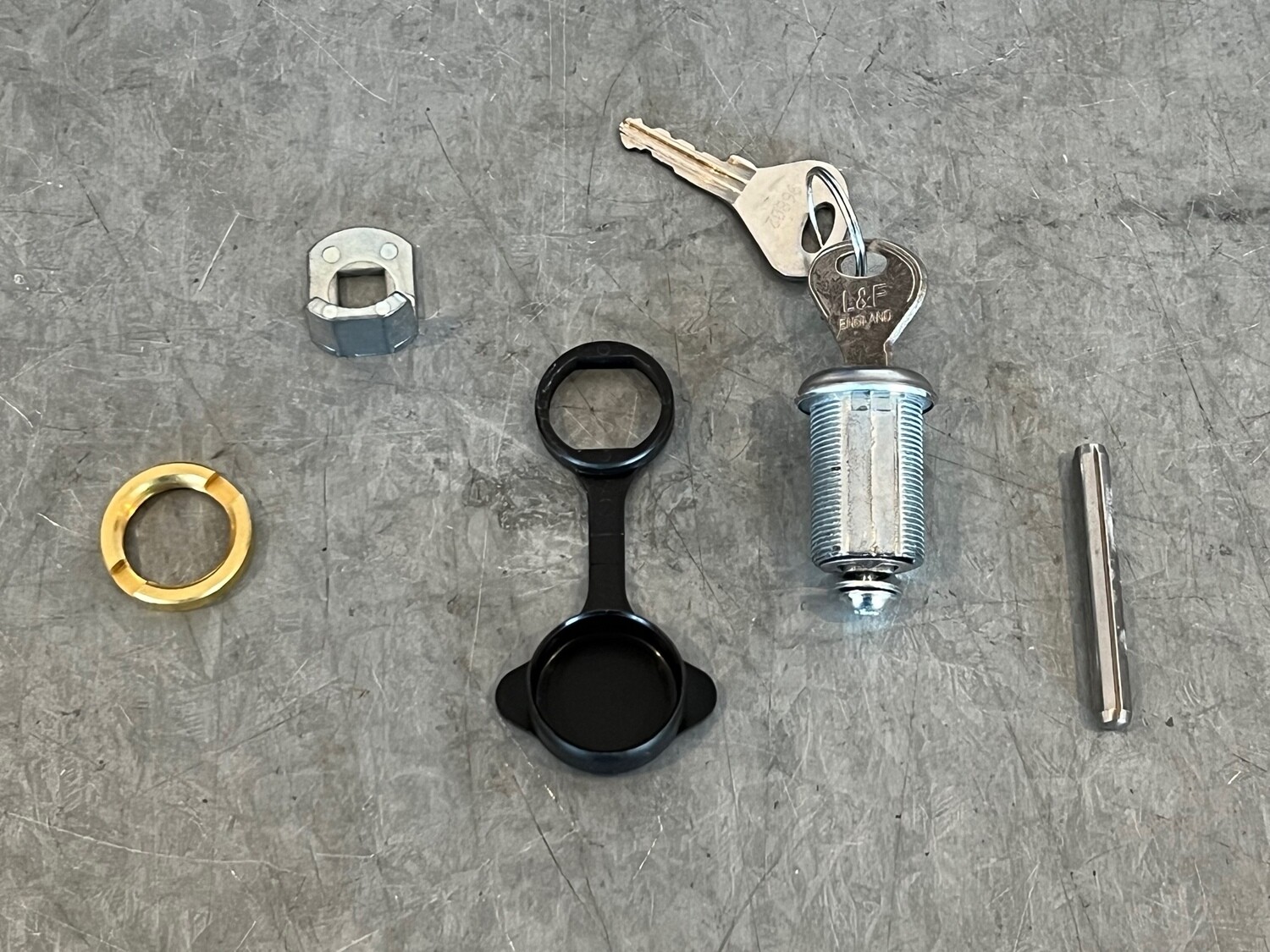 Knott replacement lock for cast head