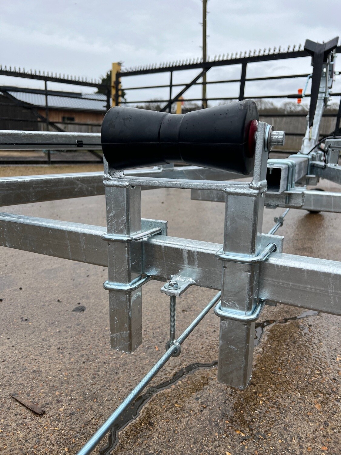 Rising keel roller