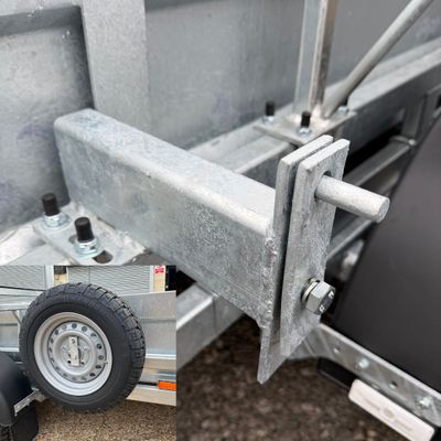 Spare wheel mounting bracket