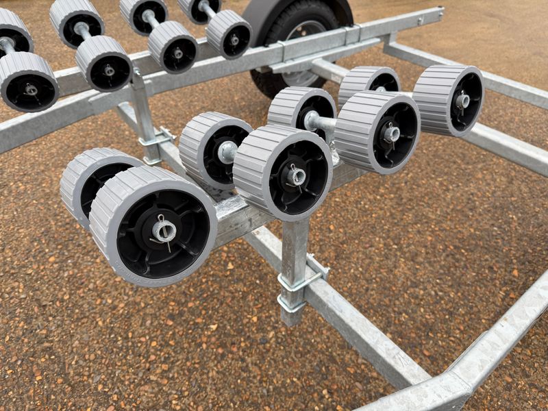 Boat Trailer Non Marking Ribbed Side Roller Kit Set 16 Rollers 2 Brackets 2 Post