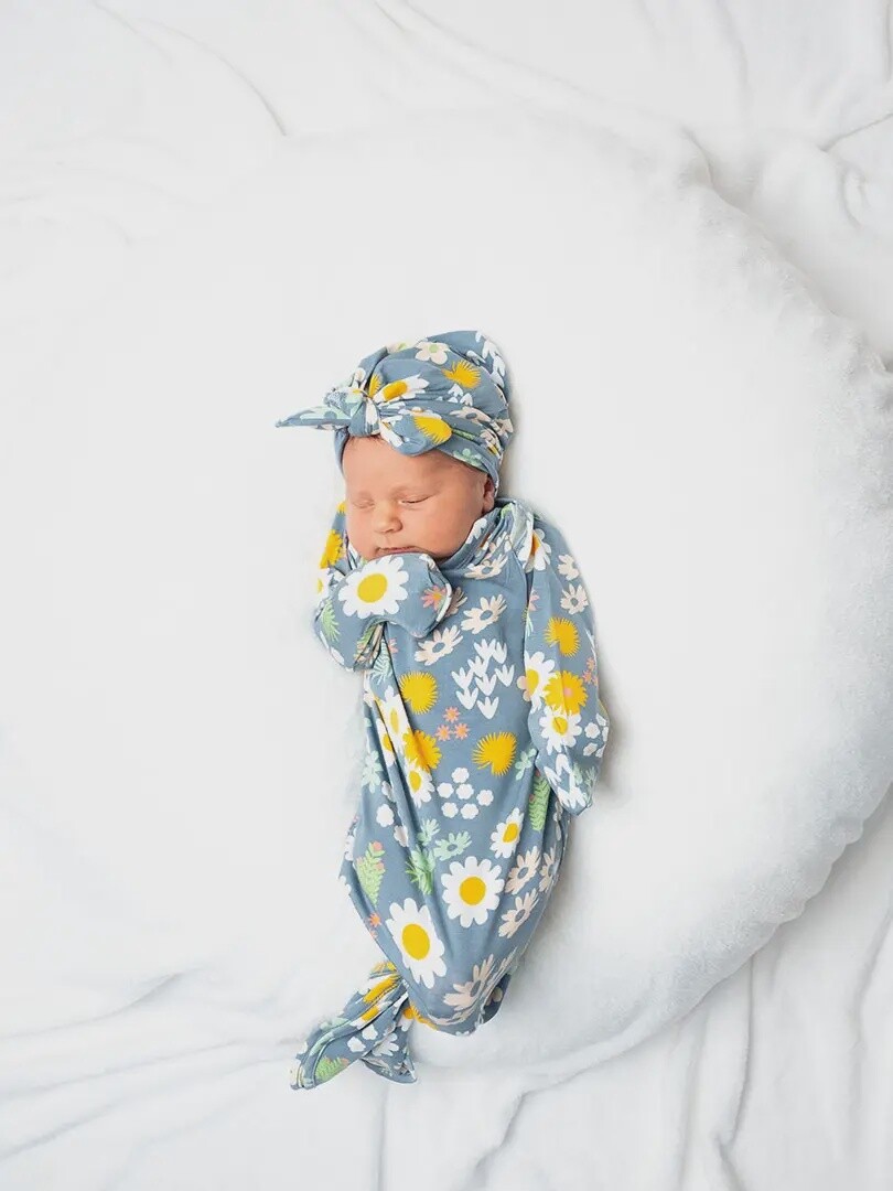 Blue Daisy Bamboo Gown Newborn Baby Gift Set