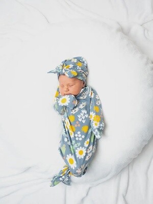 Blue Daisy Bamboo Gown Newborn Baby Gift Set