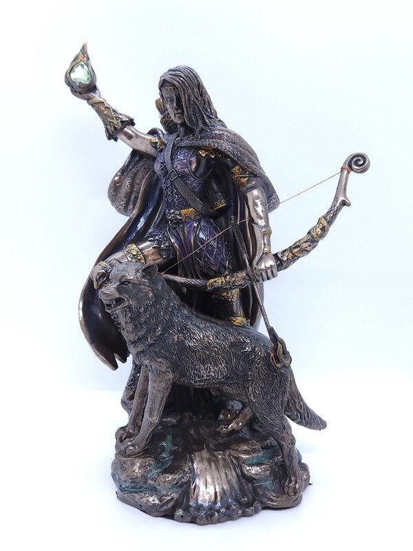 Skadi Statue