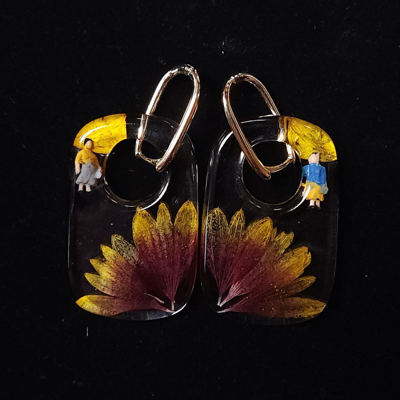 Golden Sunset Stroll Earrings
