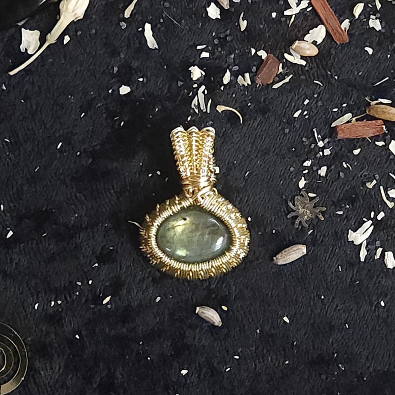 Shadow Veil Labradorite Pendant