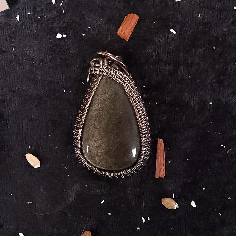 Umbral Drop Amulet
