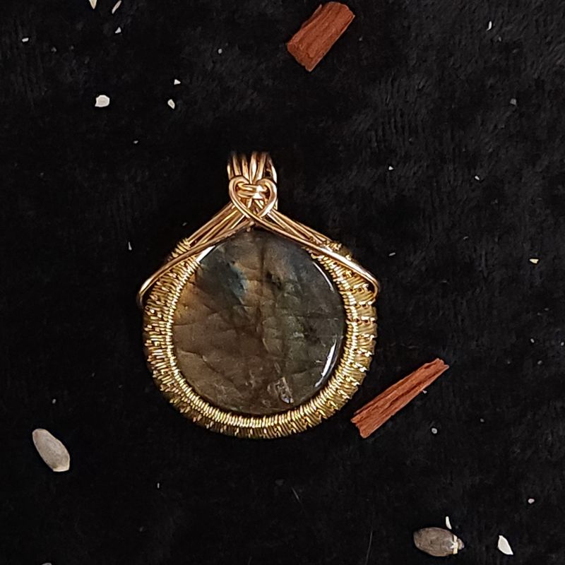 Raven's Eye Labradorite Pendant