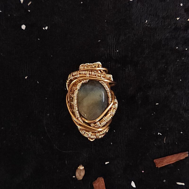 Raven's Veil Labradorite Pendant