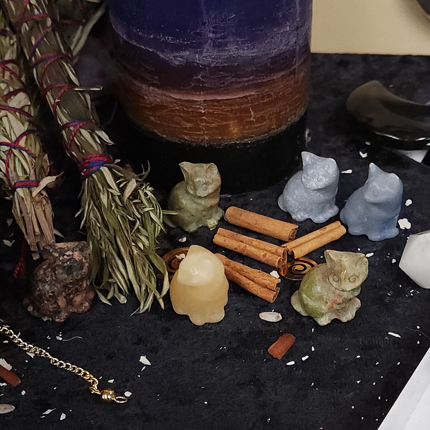 Sitting Cat Crystal Carving