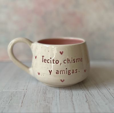 Taza Tecito, chisme y amigas