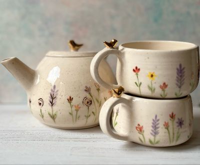 Tetera con dos tazas