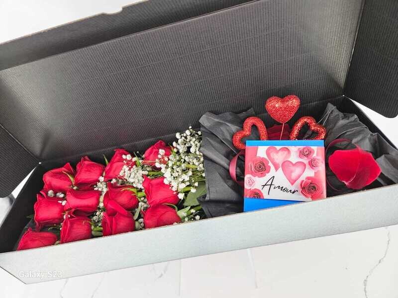 12 roses rouges en boîte