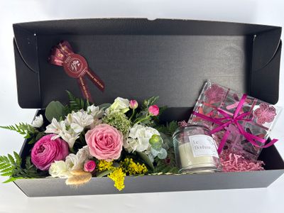 Deluxe floral surprise box