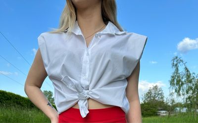 Chemise sans manches avec épaulettes (noeud non obligatoire)