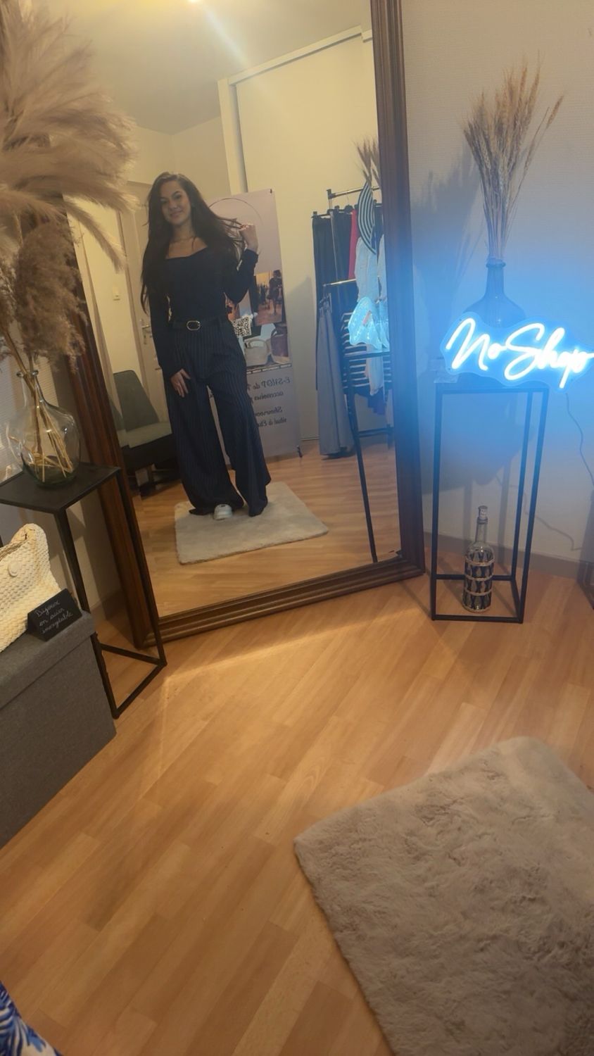 Pantalon marine rayé avec ceinture