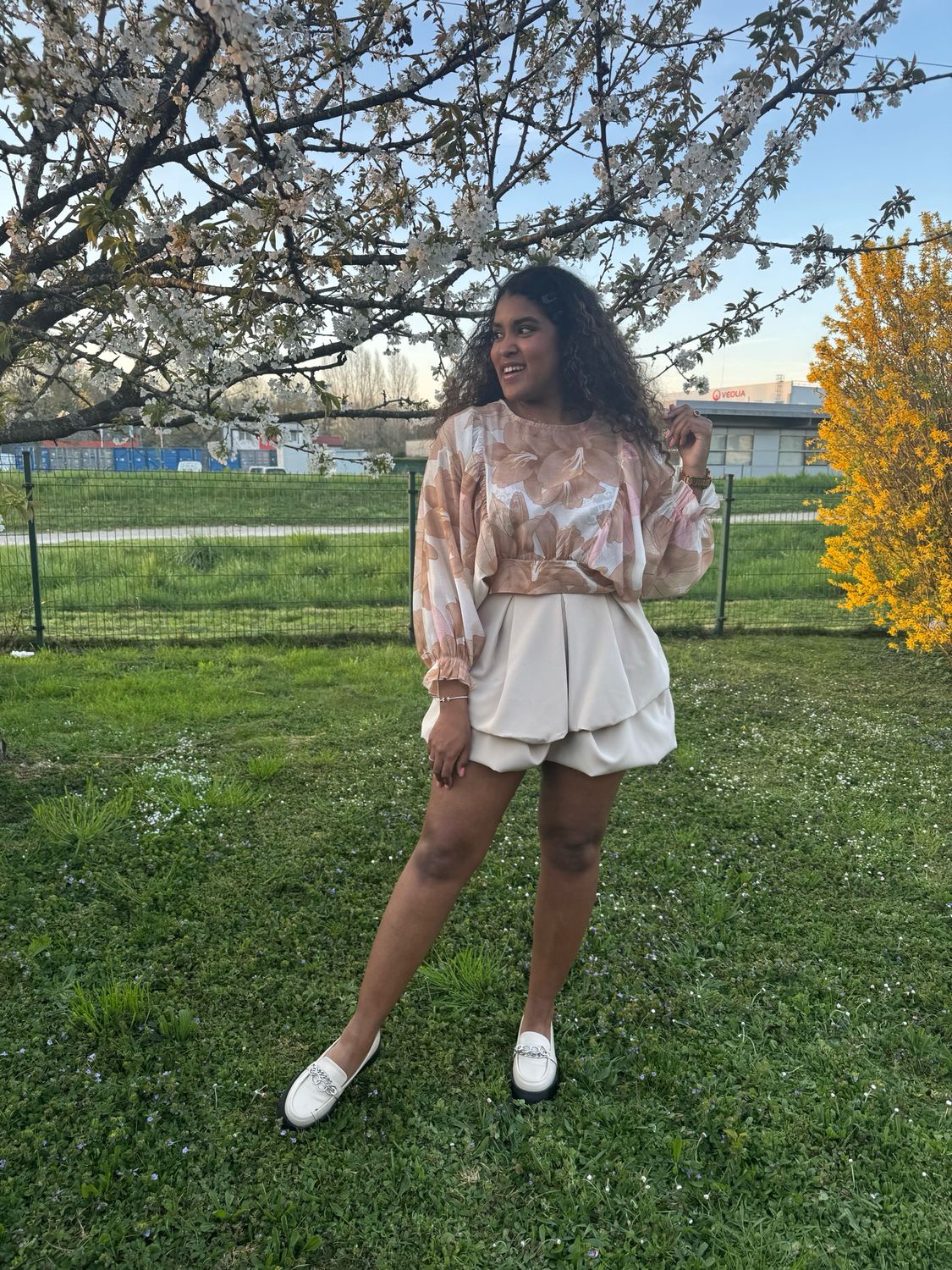 Jupe courte bouffante beige
