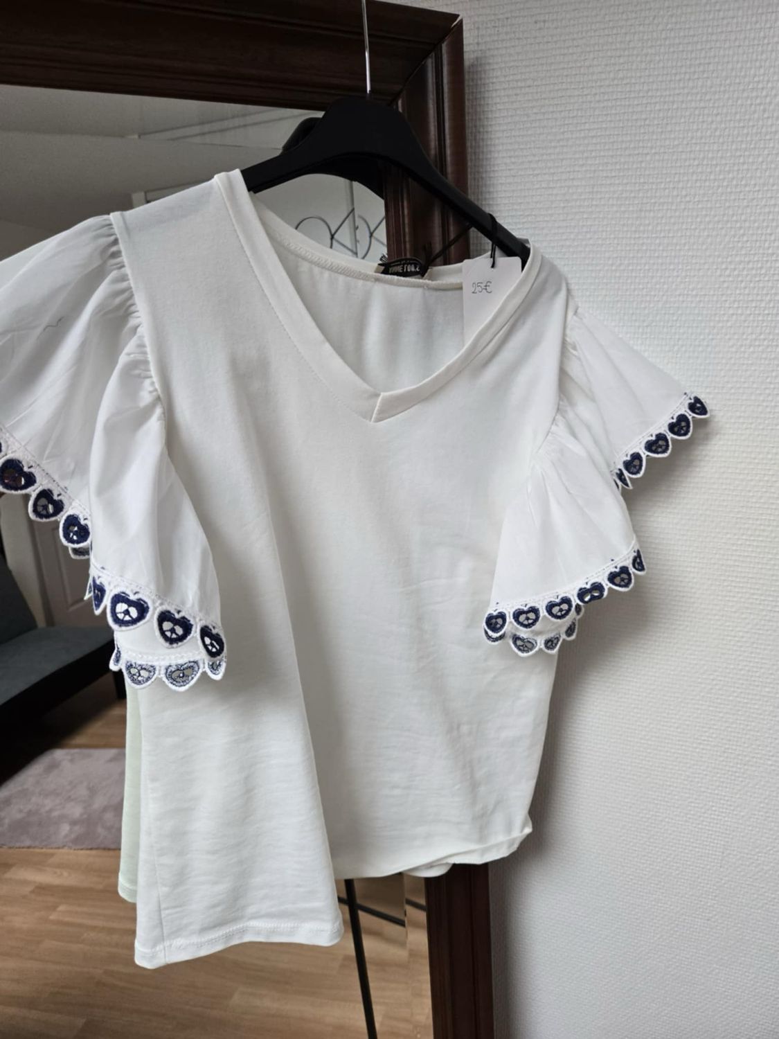 TEE shirt à volant