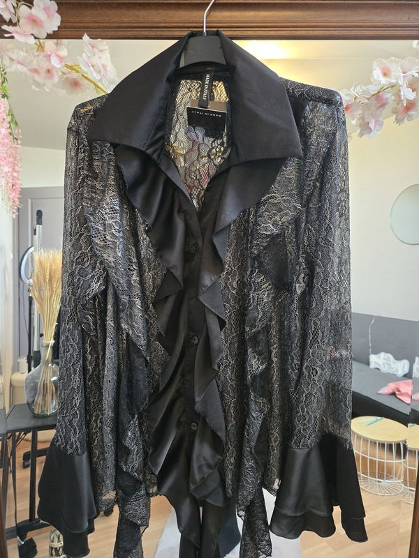 Chemise en dentelle et satin