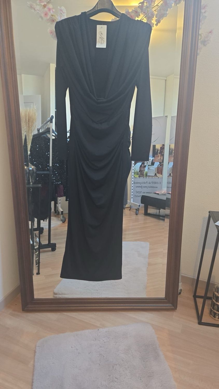 Robe longue (avec fente aux jambes derrière)