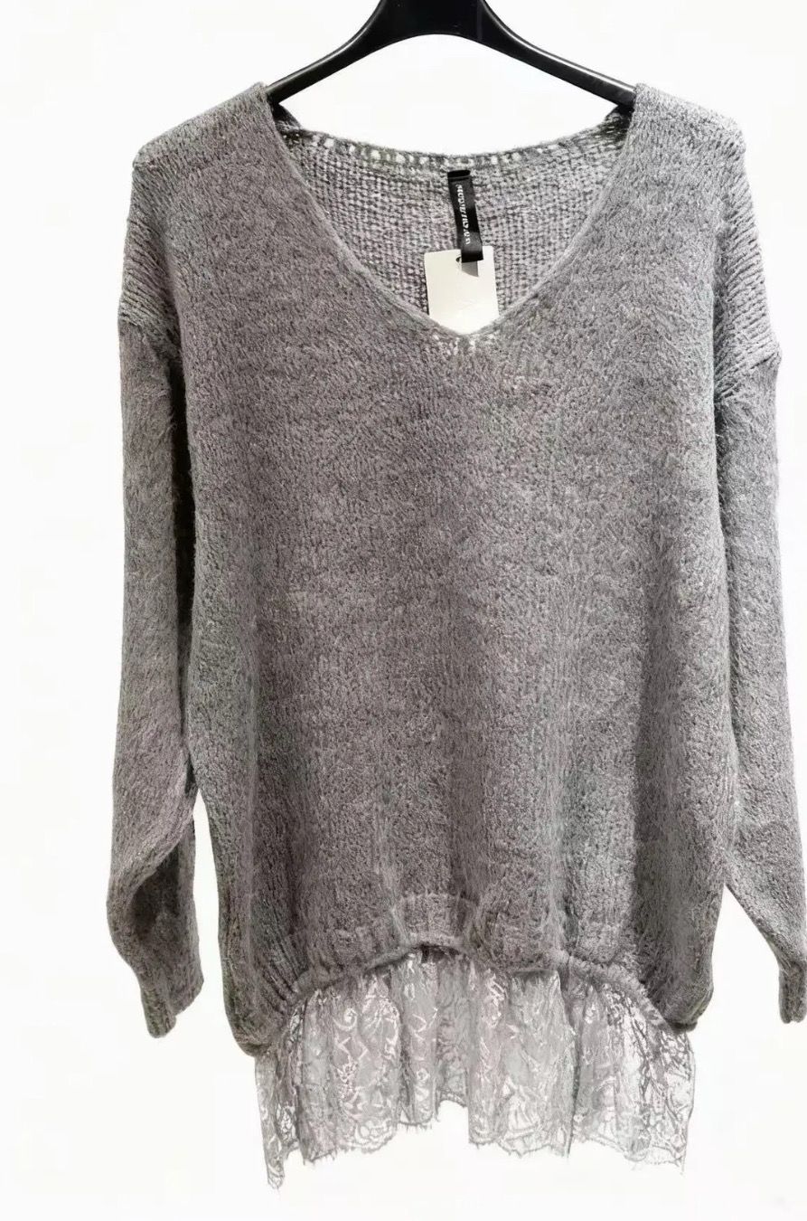 Pull gris avec dentelle