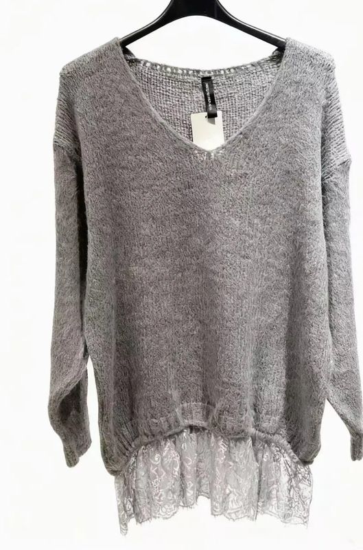 Pull gris avec dentelle